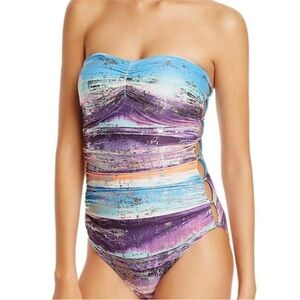 Side cut out Swimsuit 4